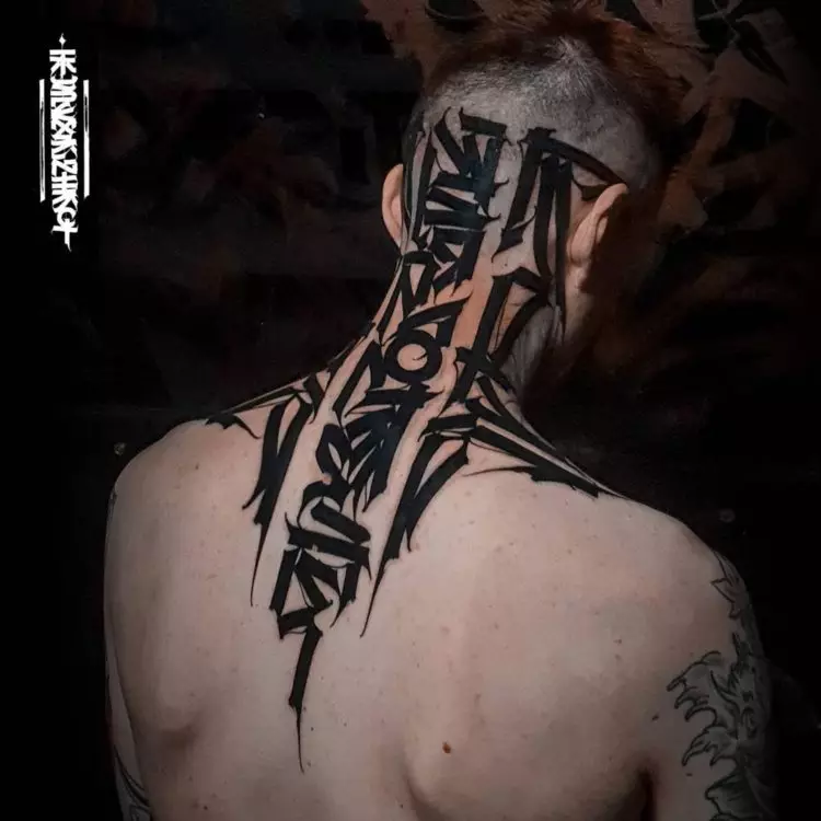 Kaligrafi tattoo: Imizobo Tattoo kunye lwamagama calligraphic esandleni, umlenze kunye namanye amalungu omzimba 13800_18