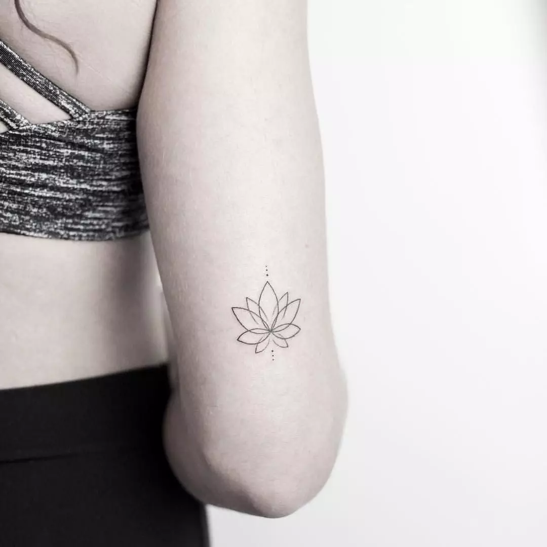Minimalizmus tattoo (45 fotó): Top minimalista vázlatai női tetoválás, értékelje rajzok a kezét, és más testrészek, a lányok és a férfiak 13812_8
