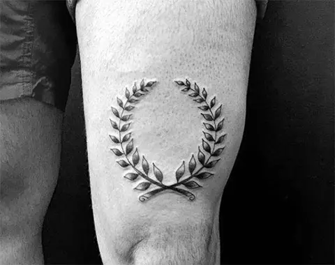Tatuaj „Cununa“: valoarea tatuaj pe gât și pe piept, pe mână și alte părți ale corpului, schițe, măsline, coroană de flori Roman și altele 13815_14