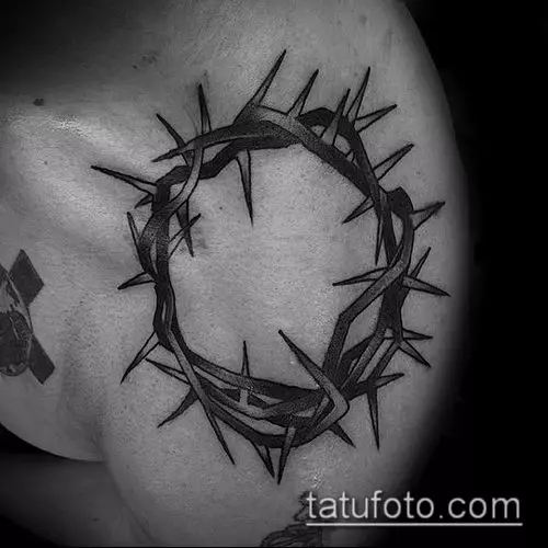 Tatuaj „Cununa“: valoarea tatuaj pe gât și pe piept, pe mână și alte părți ale corpului, schițe, măsline, coroană de flori Roman și altele 13815_17
