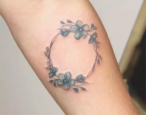 Tatuaj „Cununa“: valoarea tatuaj pe gât și pe piept, pe mână și alte părți ale corpului, schițe, măsline, coroană de flori Roman și altele 13815_19