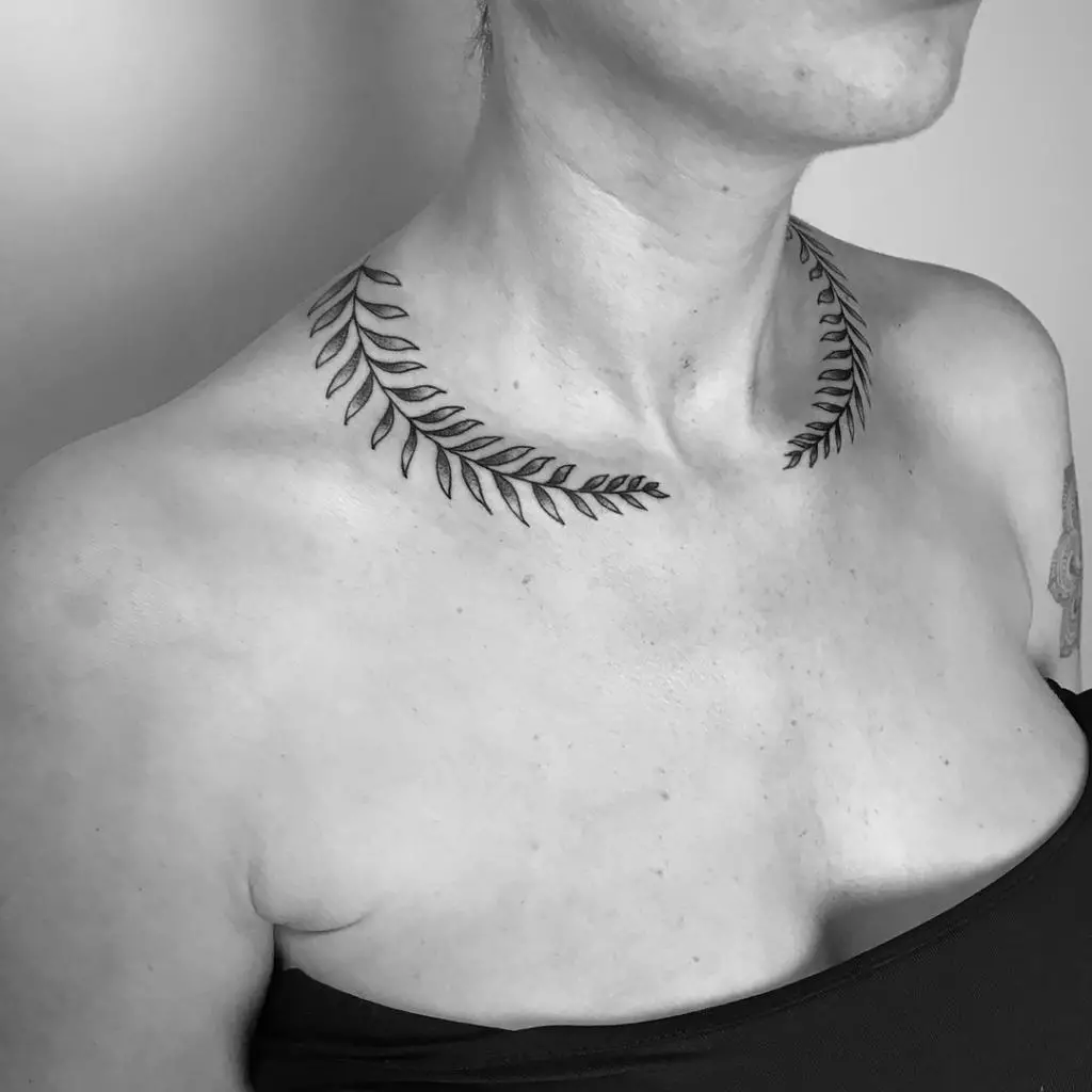 Tatuaj „Cununa“: valoarea tatuaj pe gât și pe piept, pe mână și alte părți ale corpului, schițe, măsline, coroană de flori Roman și altele 13815_31