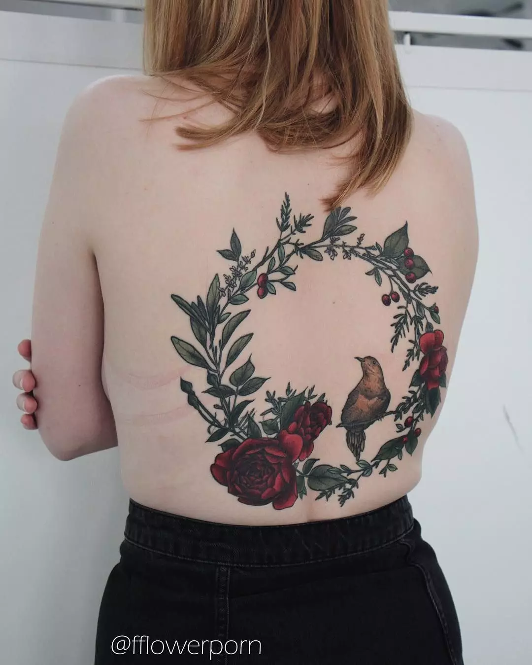 Tatuaj „Cununa“: valoarea tatuaj pe gât și pe piept, pe mână și alte părți ale corpului, schițe, măsline, coroană de flori Roman și altele 13815_39