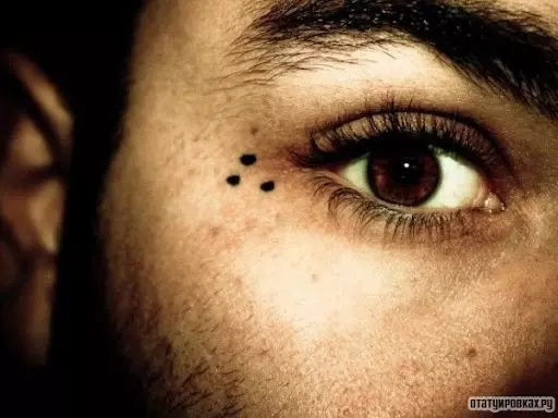 Tattoo on the face (57 photos): for girls and men, sketches of small tattoos and big. Tattoo on the forehead and over eyebrows, on the cheek and in other parts of the face 13818_32