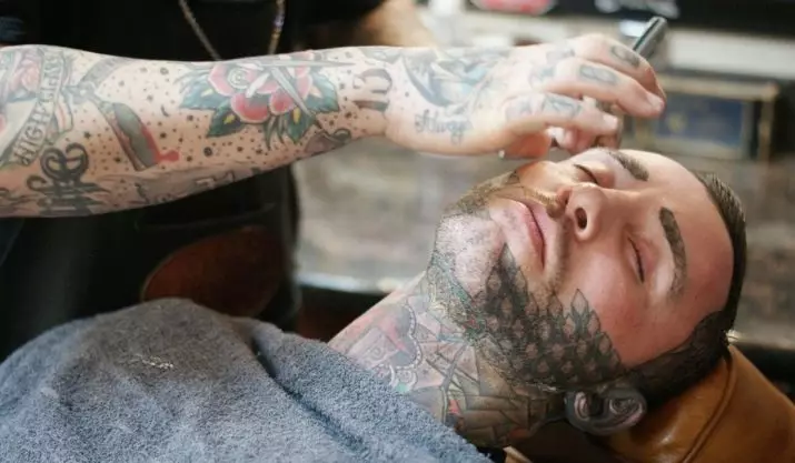 Tatuaxe na cara (57 fotos): Para nenas e homes, bocetos de pequenos tatuaxes e grandes. Tatuaxe na fronte e sobre as cellas, na fazula e noutras partes da cara 13818_55