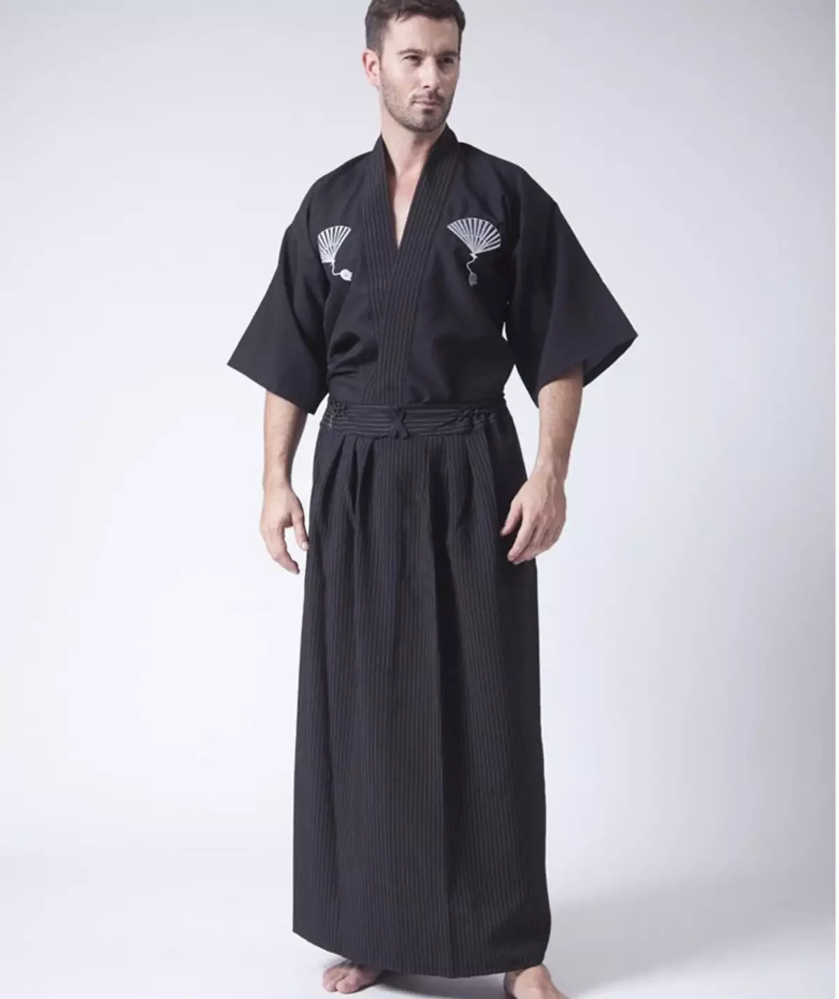 Japanese suit (61 mga larawan): Babae National Outfit Japan, Schoolgirl Girl 1381_17