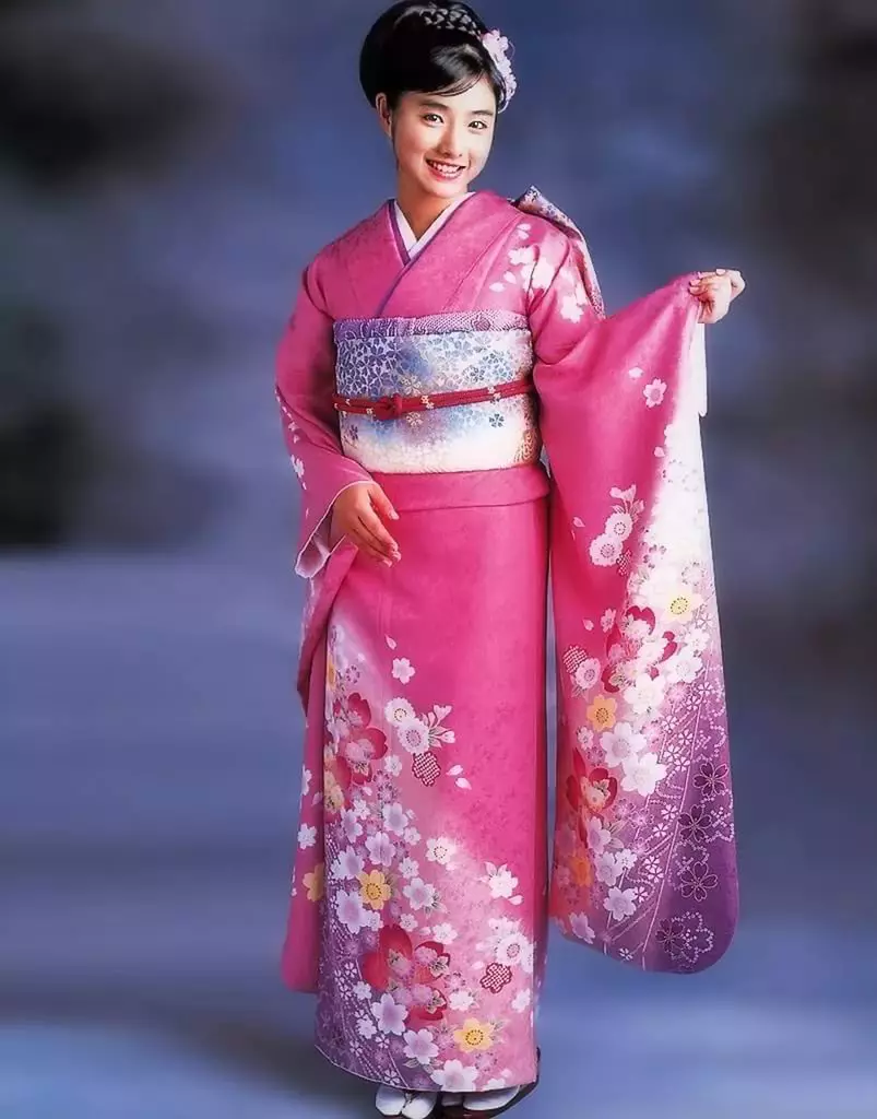 जापानी सूट (611 फोटोहरू): महिला राष्ट्रिय पोशाक जापान, स्कूलगिर केटी 1381_26