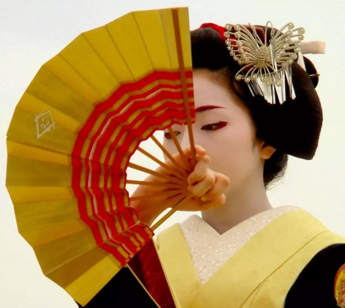 Јапанско одело (61 фотографије): Женски национални оутфит Јапан, школа у школи 1381_37