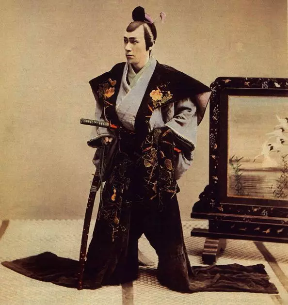 Јапанско одело (61 фотографије): Женски национални оутфит Јапан, школа у школи 1381_39