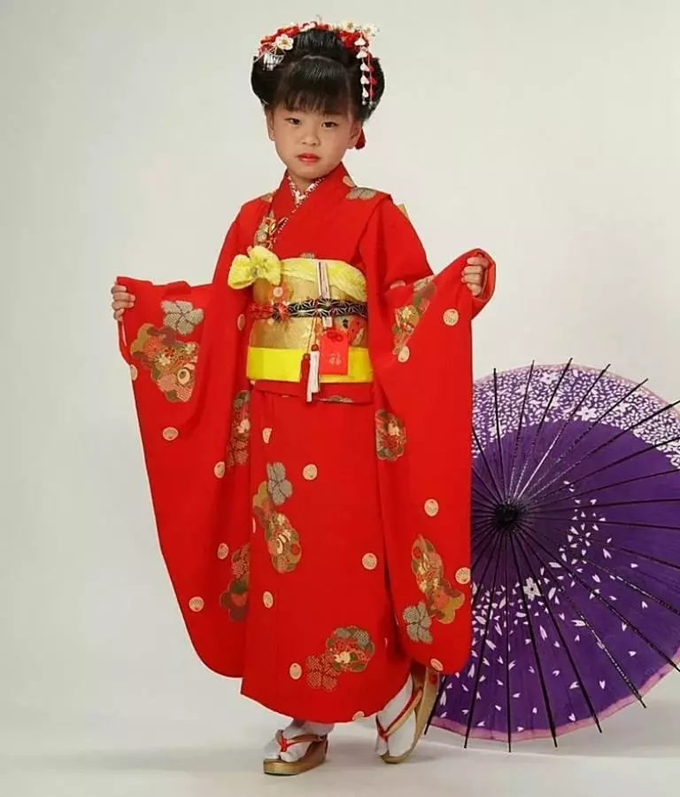 Japanese suit (61 mga larawan): Babae National Outfit Japan, Schoolgirl Girl 1381_41