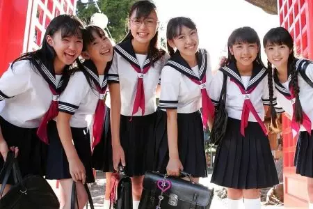 Јапанско одело (61 фотографије): Женски национални оутфит Јапан, школа у школи 1381_47