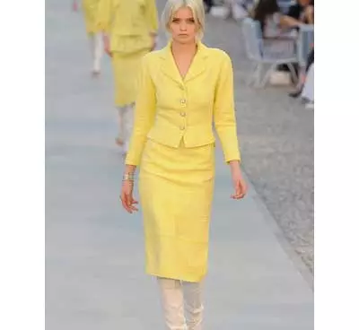Chanel Costume (87 fotos): traxes de mulleres en estilo de coco chanel con saia, con zapatos, con shorts 1382_16