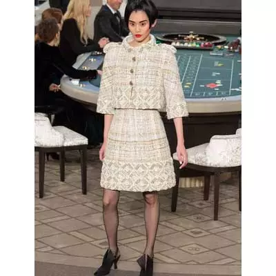 Chanel Costume (87 fotos): traxes de mulleres en estilo de coco chanel con saia, con zapatos, con shorts 1382_32
