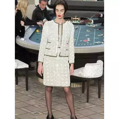 Chanel Costume (87 fotos): traxes de mulleres en estilo de coco chanel con saia, con zapatos, con shorts 1382_34