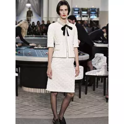 Chanel Costume (87 fotos): traxes de mulleres en estilo de coco chanel con saia, con zapatos, con shorts 1382_36