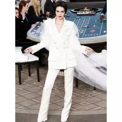 Chanel Costume (87 fotos): traxes de mulleres en estilo de coco chanel con saia, con zapatos, con shorts 1382_37