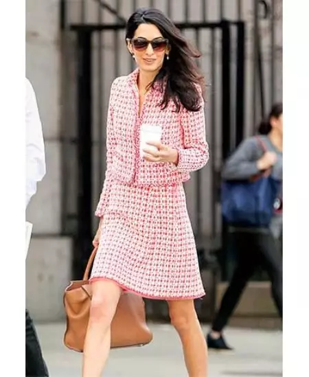 Chanel Costume (87 fotos): traxes de mulleres en estilo de coco chanel con saia, con zapatos, con shorts 1382_67
