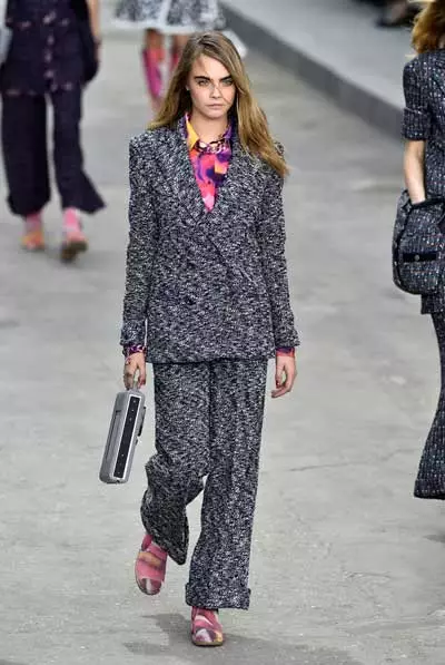 Chanel Costume (87 fotos): traxes de mulleres en estilo de coco chanel con saia, con zapatos, con shorts 1382_75