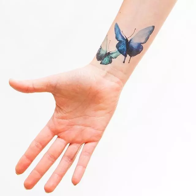 Tatuaggio per ragazze sul polso (80 foto): piccolo tatuaggio con significato e altro, schizzi e significati, bellissimi tatuaggi attorno al polso e al lato 13834_54