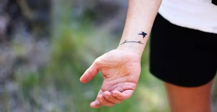 I-tattoo yamantombazana e-Wrist (iifoto ezingama-80): I-tattoo encinci enentsingiselo kunye nezinye, imizobo kunye neentsingiselo, i-tattoos entle ejikeleze i-wirtist necala 13834_8