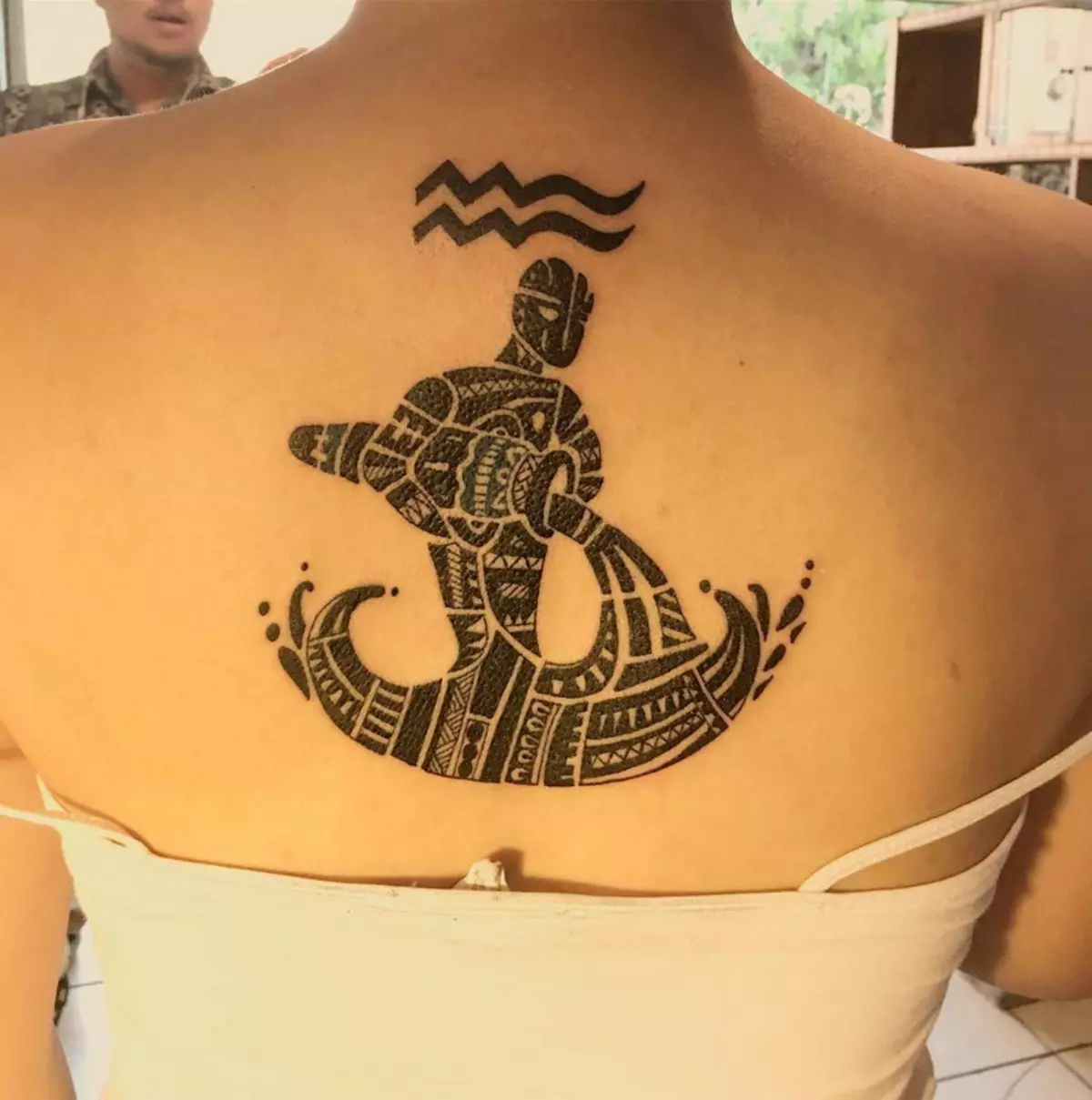 Tattoo „Aquarius“ (60 Fotos): Tattoo Wert mit Sternzeichen und Konstellation für Mädchen und Männer, Überprüfung Skizzen auf der Hand und andere Teile des Körpers 13842_17
