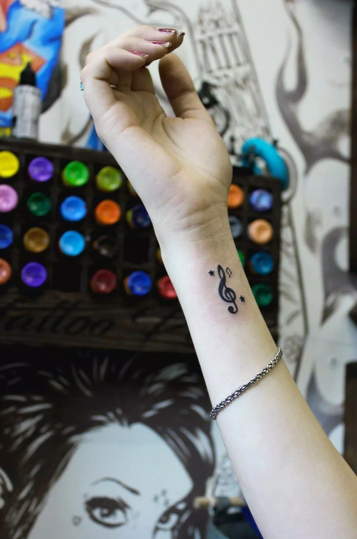 Tetování spojené s hudbou: náčrtky hudebních tetování. Tetování na straně a na krku, malá a velká. Tattoos pro muže a dívky 13868_14