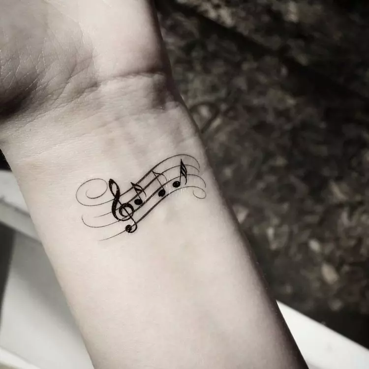 Tetování spojené s hudbou: náčrtky hudebních tetování. Tetování na straně a na krku, malá a velká. Tattoos pro muže a dívky 13868_15