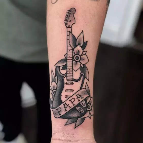 Tatuaż związany z muzyką: szkice tatuaży muzycznych. Tatuaż pod ręką i na szyi, mały i duży. Tatuaże dla mężczyzn i dziewcząt 13868_37
