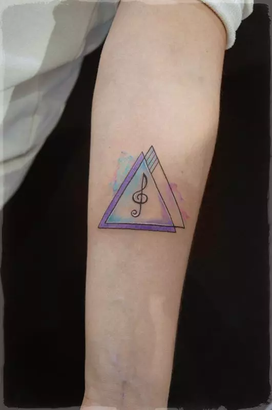 Tattoo assosiert med musikk: skisser av musikalske tatoveringer. Tatovering på hånden og på nakken, liten og stor. Tatoveringer for menn og jenter 13868_5