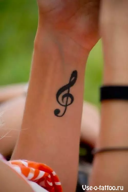 Tetování spojené s hudbou: náčrtky hudebních tetování. Tetování na straně a na krku, malá a velká. Tattoos pro muže a dívky 13868_6