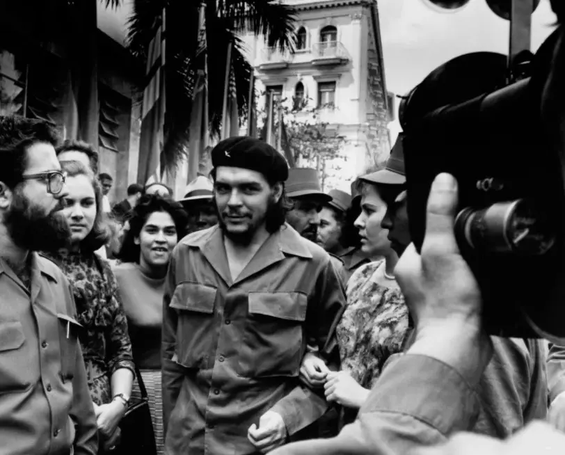 Tattoo“Che Guevara”（31张照片）：Ernesto Che Guevara Tattoo，肩部和乳房的草图和款式概述，最好的想法 13875_3
