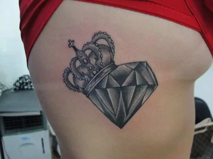 Tattoo s diamantmi: hodnota a náčrty diamantových tetovaní, tetovanie na ruke (na zápästí, na prstoch) a na krku, tetovanie diamuní pre dievčatá a pre mužov 13881_13
