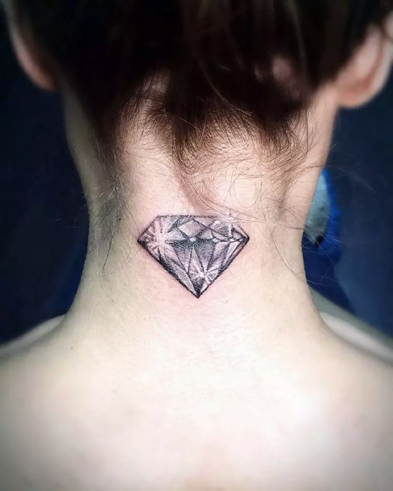 Tattoo s diamantmi: hodnota a náčrty diamantových tetovaní, tetovanie na ruke (na zápästí, na prstoch) a na krku, tetovanie diamuní pre dievčatá a pre mužov 13881_20