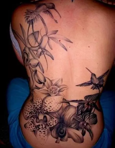 Tatuatge de bugaderia per a noies (75 fotos): valor i esbossos. Tatuatges petits i grans. Arcs, flors i altres opcions de tatuatge 13885_23