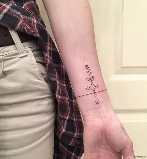 Linvork Tattoo: Skizzen von Tätowierungen mit dünnen Linien für Hand, 