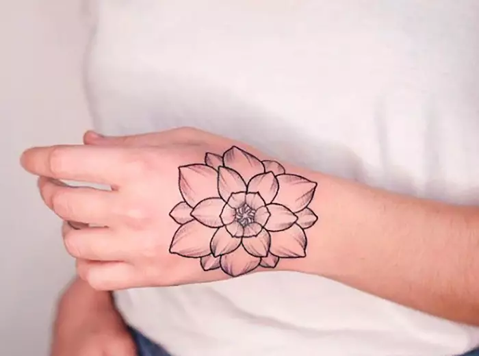 Linvork tatovering: skisser av tatoveringer med tynne linjer for hånd, 
