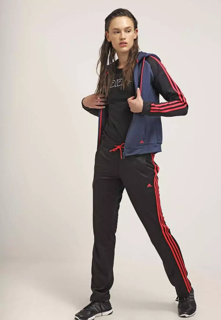 Adidas Sports Suits (100 Fotoen): weiblech a Kanner Sport-Kostüm, Adräss Design, Leeschtung a richteg Madrid 1388_22