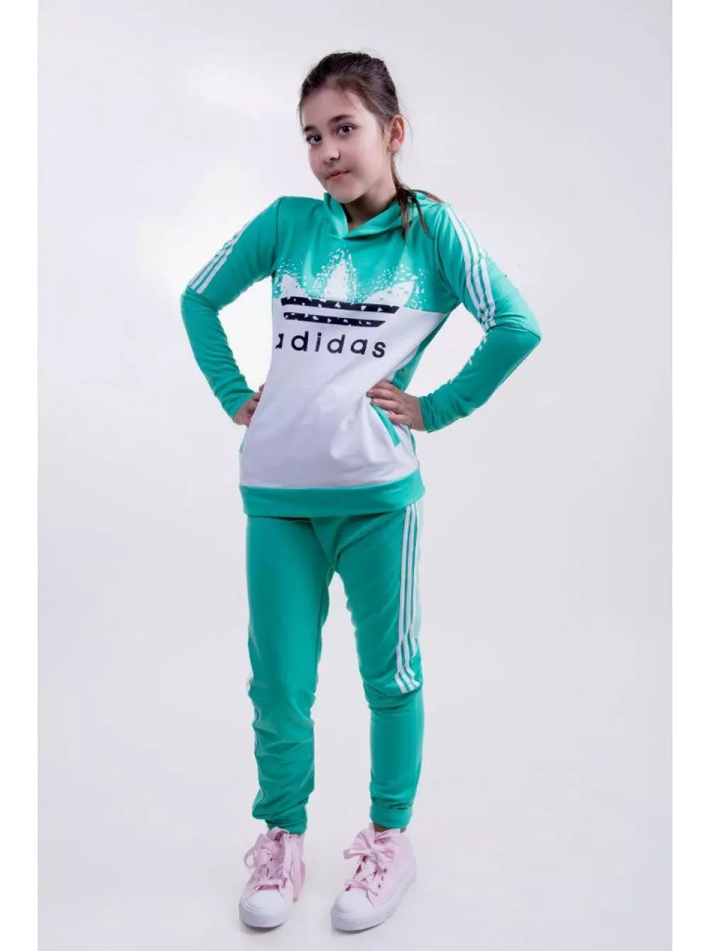 Adidas Sports Suits (100 photos): Female and Children's Sport Suit, ADIDAS Porsche Design, Performance and Real Madrid 1388_26