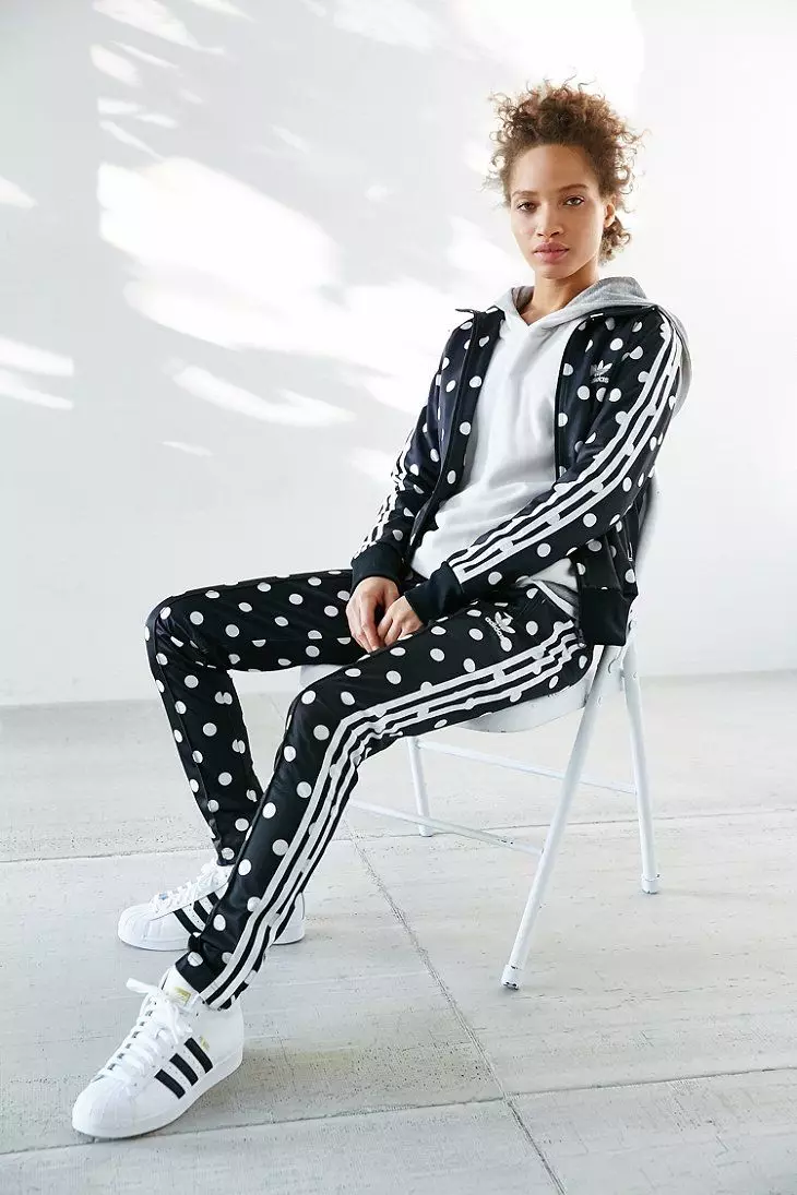 Adidas Sports Suits (100 wêne): Suitê Sporê jin û Zarokan, sêwirana Adidas Porsche, performans û medreseya rastîn 1388_72