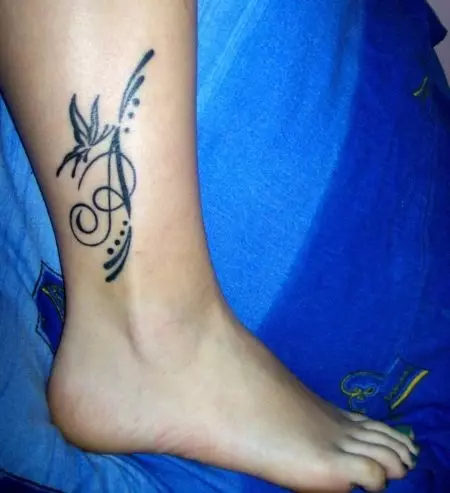 Tattoo qaabka xarafka 