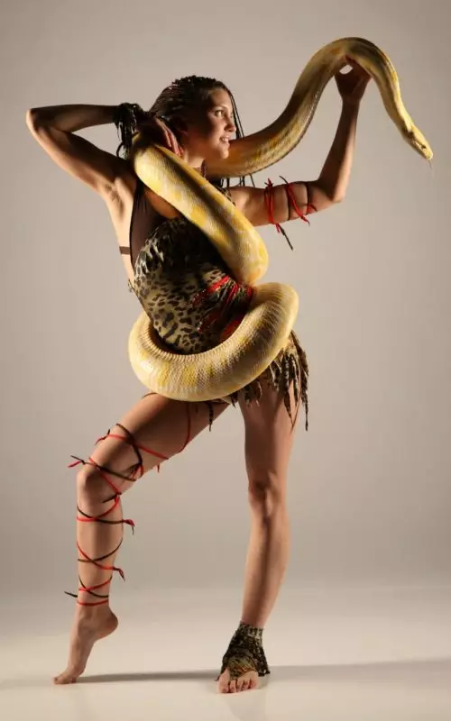 Costumes de dança do ventre oriental (98 fotos): bonitos trajes de dança, com franja, para danças modernas 1389_34