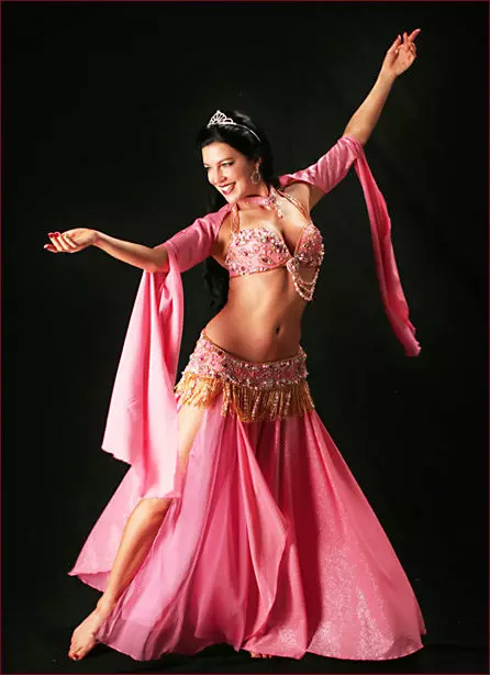 Costumes de dança do ventre oriental (98 fotos): bonitos trajes de dança, com franja, para danças modernas 1389_51