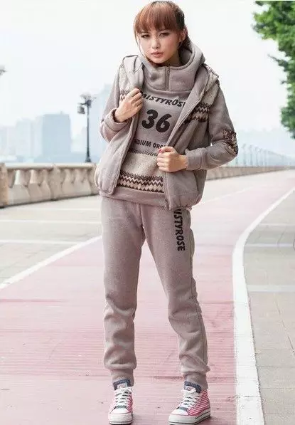 Terno esportivo quente feminino (68 fotos): um terno aquecido de três, crianças e tamanhos grandes, de Adidas 1390_32