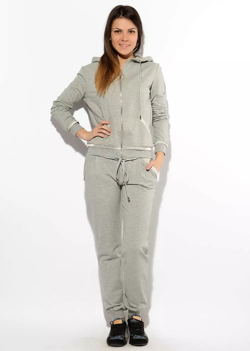 Jin Suit Sports Warm (68 wêne): Kincek germkirî ya sê, mezinan û mezinên zarokan, ji adidas 1390_33