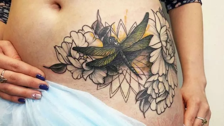 Тетоважа со Dragonfly (47 фотографии): вредноста на тетоважите за девојки и за мажи, скици на мини-тетоважа и големи, тетоважа на рачниот зглоб и на грб, на рамото и на други делови на телото 13916_42