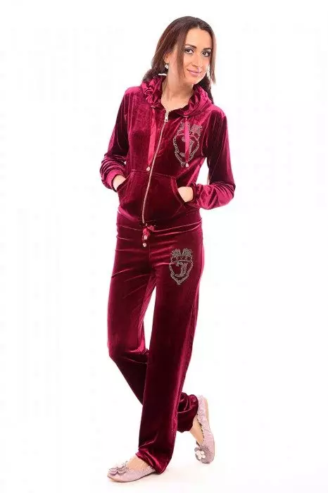 Vellar Qadınlar İdman Suits (95 şəkil): böyük markalı velür ölçüləri, və rhinestones Costumes, qara 1391_55