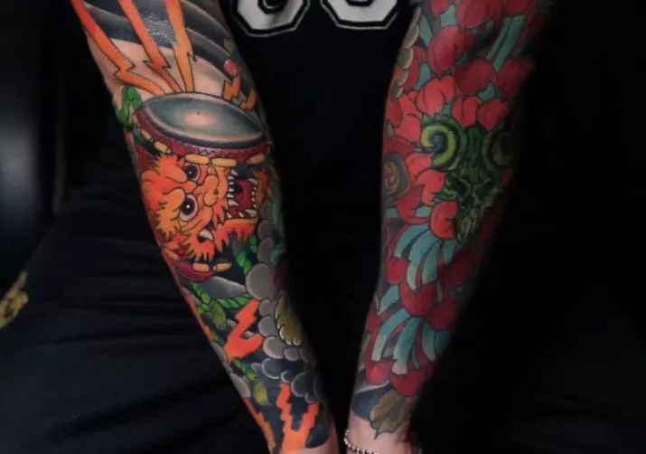 Жапония татуировкасы: Жеңіл: жапондық татуировкасы, қара және ақ және түрлі-түсті. Жартылай аукцион және тұтас «жеңдер», әйелдер және ерлердің нұсқалары 13923_2