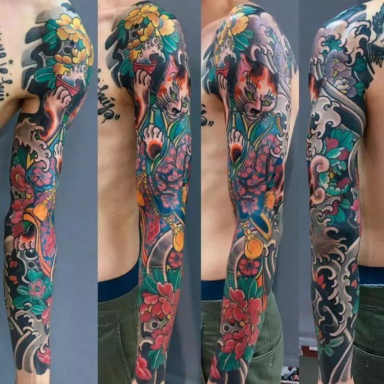 Japonia tatuazh sleeves: skica japoneze tatuazh, e zezë dhe e bardhë dhe me ngjyrë. Semi-ankand dhe të gjithë 