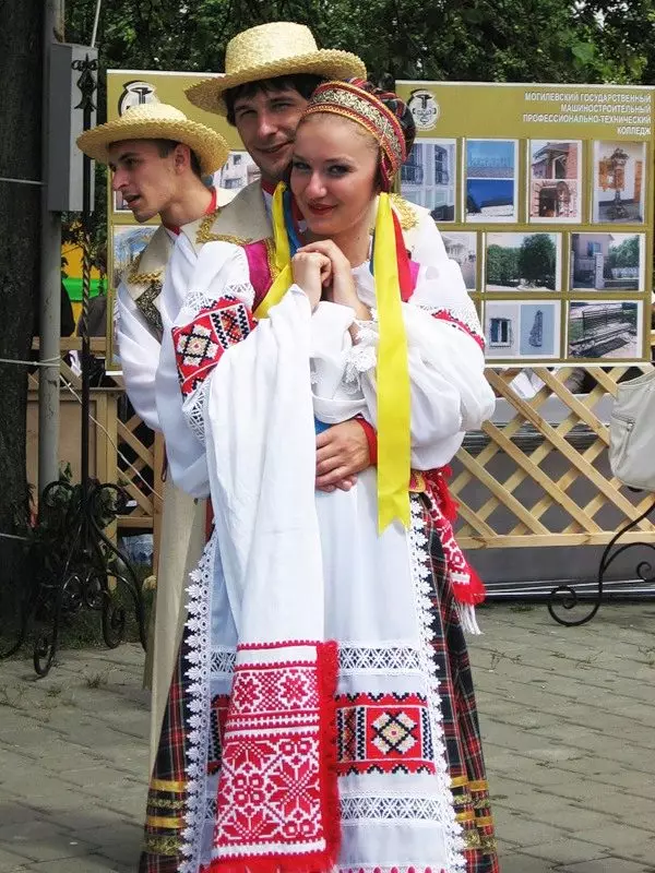Беларусь улуттук костюму (67 сүрөт): Беларуссиянын Элементтери Беларуссиянын Элементтери, Балдардын, кышкы улуттук костюмдар 1392_10