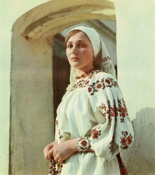 Beloruska nacionalna obleka (67 fotografij): Elementi ženske ljudske kostume Belorusije, otroških, zimskih narodnih kostumov 1392_16
